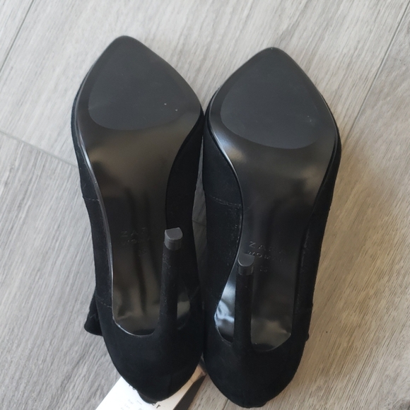 Zara Black Ankle Bootie with Elasticized Tops - Picture 3 of 5